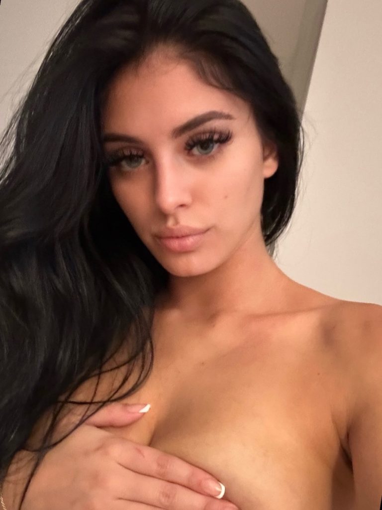 Camilla Araujo Pelada